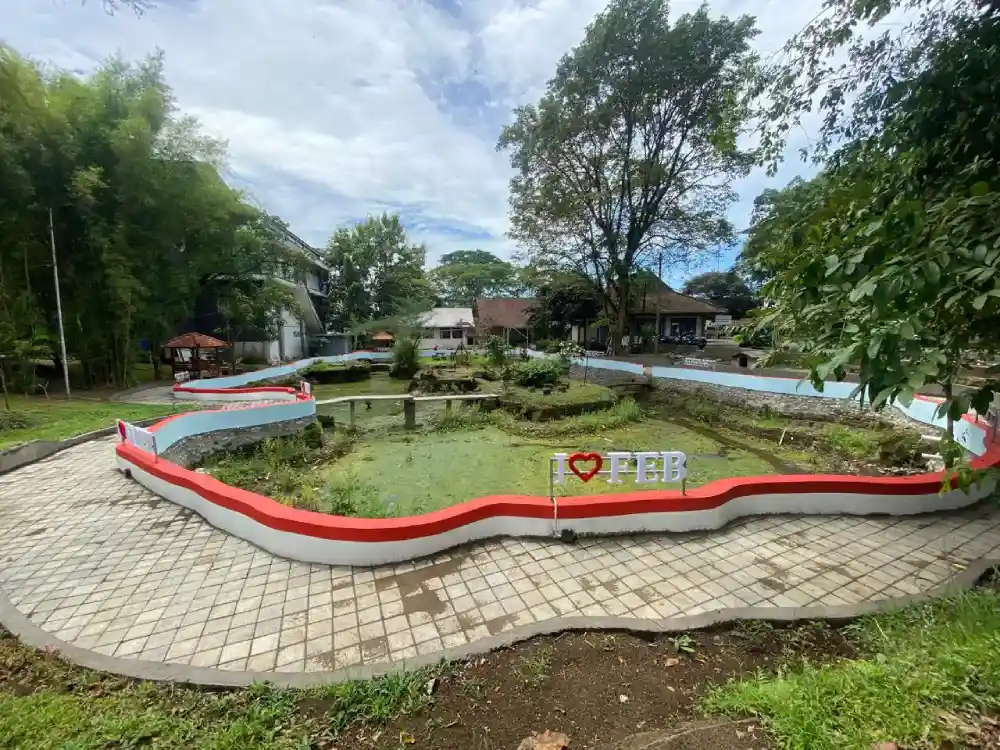 Taman Rektorat dan Kawasan Registrasi UNSOED